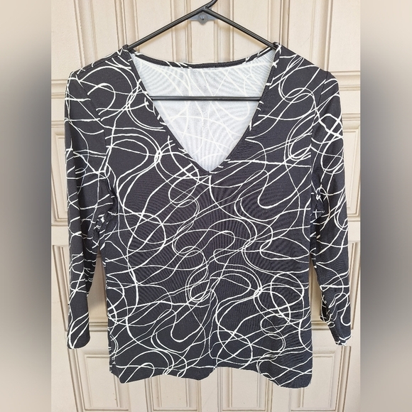 Unbranded Petite Pullover SzSP Black/White Abstract 3/4 Sleeves SpandexBlend EUC - Picture 1 of 12